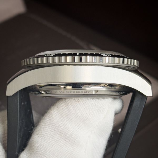 Glashutte Original SeaQ 1-37-23-03-80-33